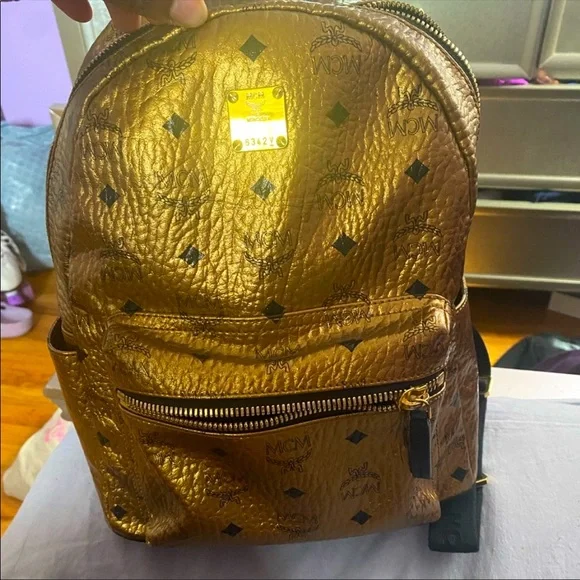 MCM AUTHENTIC BACKPACK ROSE GOLD MCM Pink Visetos Medium Stark Backpack with Gold Hardware main image 4